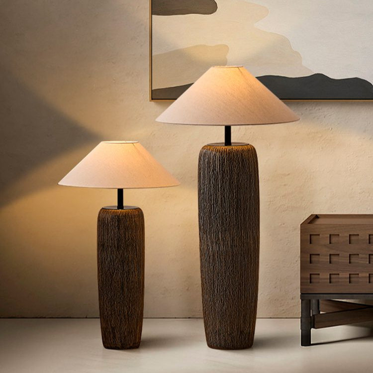 Bodenlampe aus altem Holz